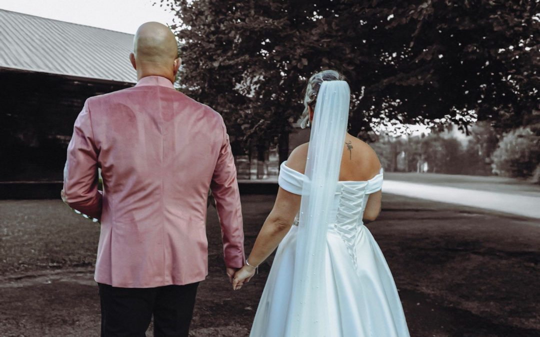 Lea & Simon’s Coral Pink Summer Wedding